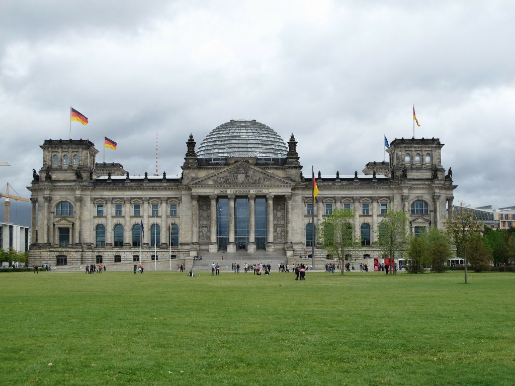 Der Deutsche Bundestag vor seiner Verhüllung in ganzer Pracht. Bildquelle: pixabay.de