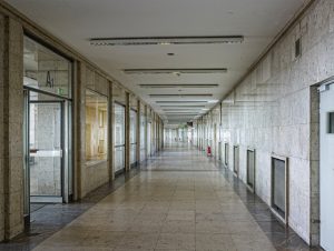 Teile des Fluhafens Berlin Tempelhof wurden bis heute nie vollendet. Quelle: 59plus