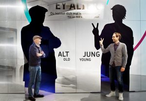 Alt und Jung haben die Möglichkeit die eigenen Kompetenzen zu ermitteln. Quelle: ©Daimler AG/Universum Bremen ®