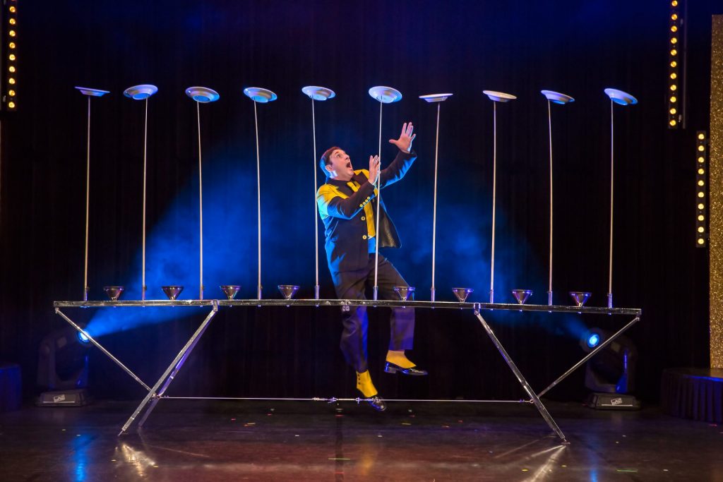 Varieté Theater in Perfektion. Die Coperlin Show im GOP. Quelle: GOP.