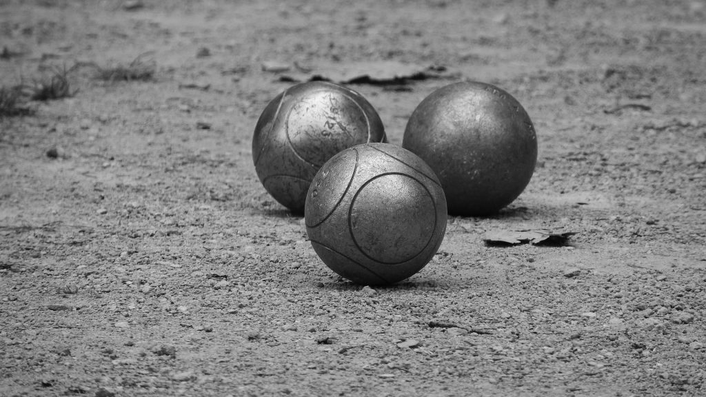 Was in Deutschland als Boule bekannt ist wird in Frankreich ursprünglich Pétanque genannt. Quelle: pixabay.de