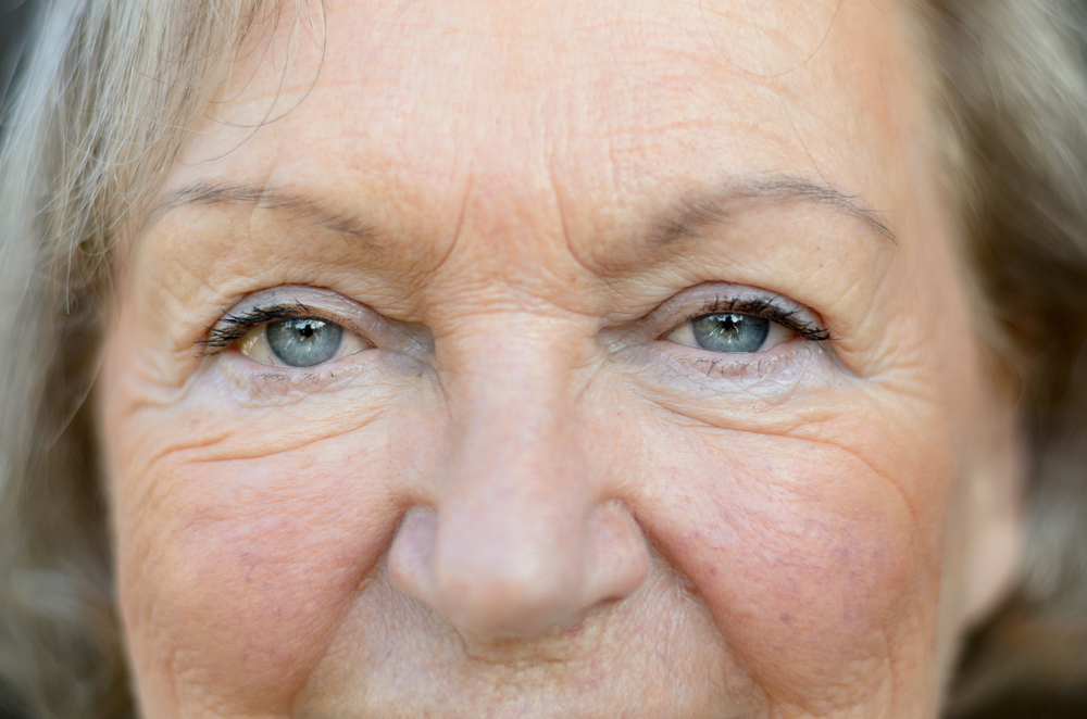 Auch die reifere Haut freut sich über eine gute Pflege! Bildquelle: Shutterstock.com