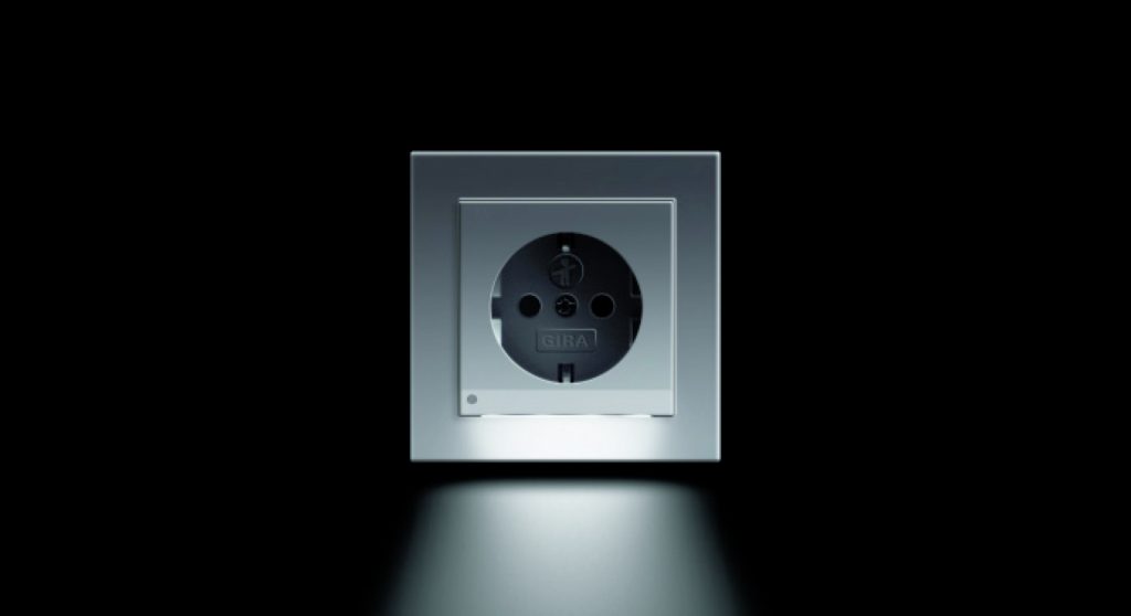 Die kleinen Helfer sorgen für ein selbstbestimmtes und langes Leben in den eigenen vier Wänden: Bildquelle: GIRA