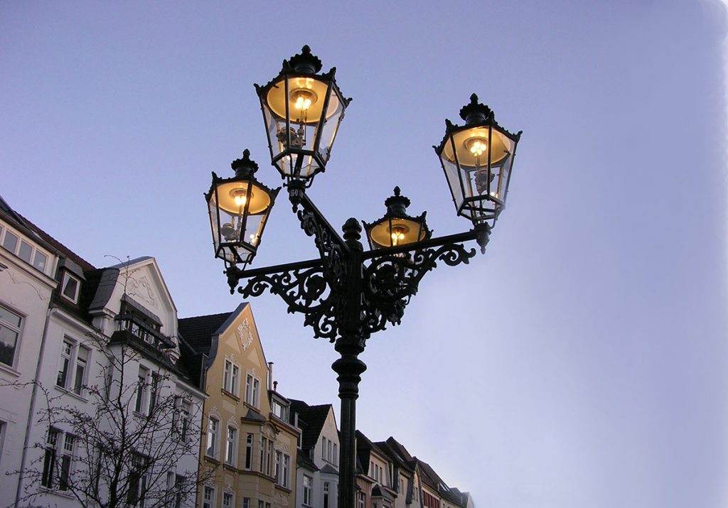 Gaslaterne Typ Alt-Düsseldorfer in Düsseldorf-Oberkassel. Bildquelle: Thomas Schmitz/www.gaslicht.de