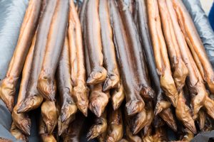 Der Aal - früher eine gänigige Deikatesse. Inzwischen ist der Aal jedoch vom Aussterben bedroht. Bildquelle: shutterstock.com