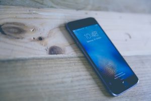 Das Telefonieren mit dem Smartphone ist seit kurzer Zeit europaweit deutlich günstiger geworden. Bildquelle: Pixabay.de