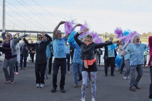 Ausgelassen und mit viel Spaß wurde das Alter eine Stunde lang gefeiert. Bildquelle: © Bine Bellmann