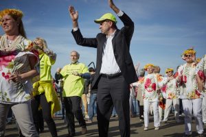 Der Stadtdirektor Burkhard Hintzsche mischte fleißig auf der Tanzfläche mit. Bildquelle: © Bine Bellmann