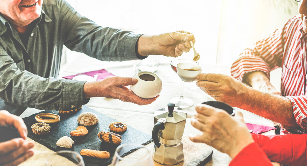 Gemeinschaft innerhalb der verschiedenen Generationen erleben, das ist das Besondere am Mehrgenerationehaus. Bildquelle: shutterstock.com