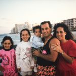 Eine Familienidylle aus vergangenen Tagen. Howie und Laurel Borowick mit ihren drei Kindern. Ganz links Nancy, ihre Tochter und Fotografin von "A Family Imprint". Foto: © Nancy Borowick