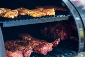 Grillen mit indirekter Hitze ist schon eher etwas für Fortgeschrittene. Bildquelle: shutterstock.com