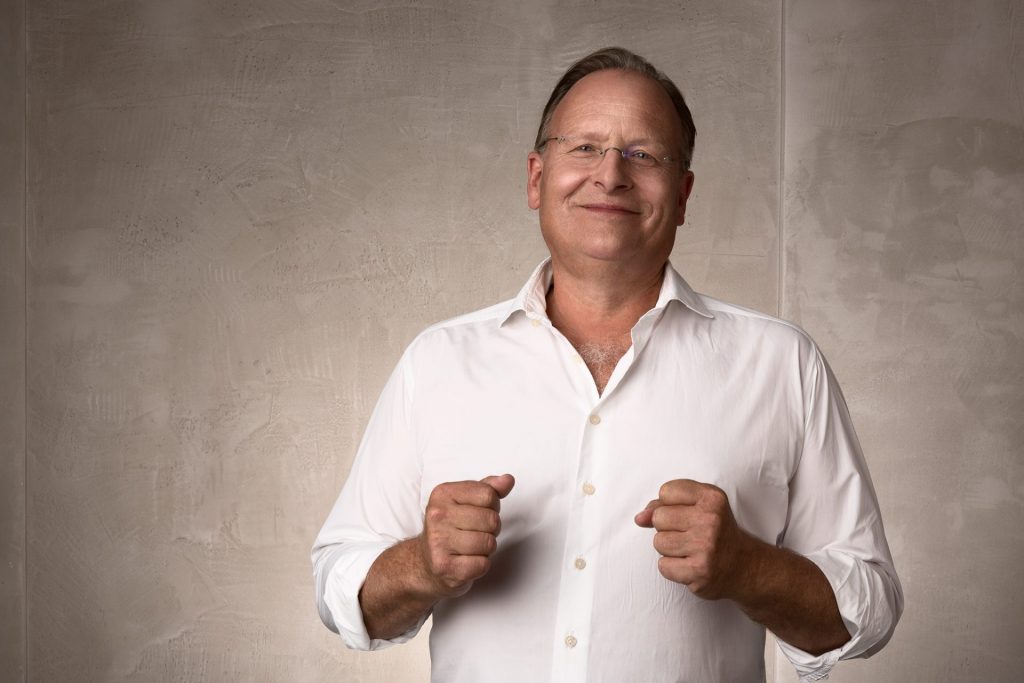 Prof. Dr. Dietrich Grönemeyer gilt als der Rückenexperte in Deutschland. Bildquelle: Prof. Dr. Dietrich Grönemeyer