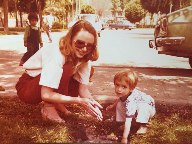 Christiane Amini mit ihrem Sohn Reza 1978 im Iran. Bildquelle: Christiane Amini
