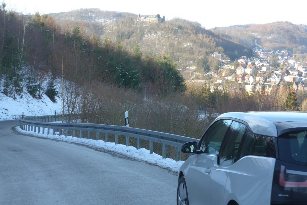 "Abenteuer E-Auto" Teil 2. Umweltfreundlich unterwegs zu sein birgt so manche Herausforderung, vor allem bei kalten Temperaturen. Bildquelle: Martin Beier