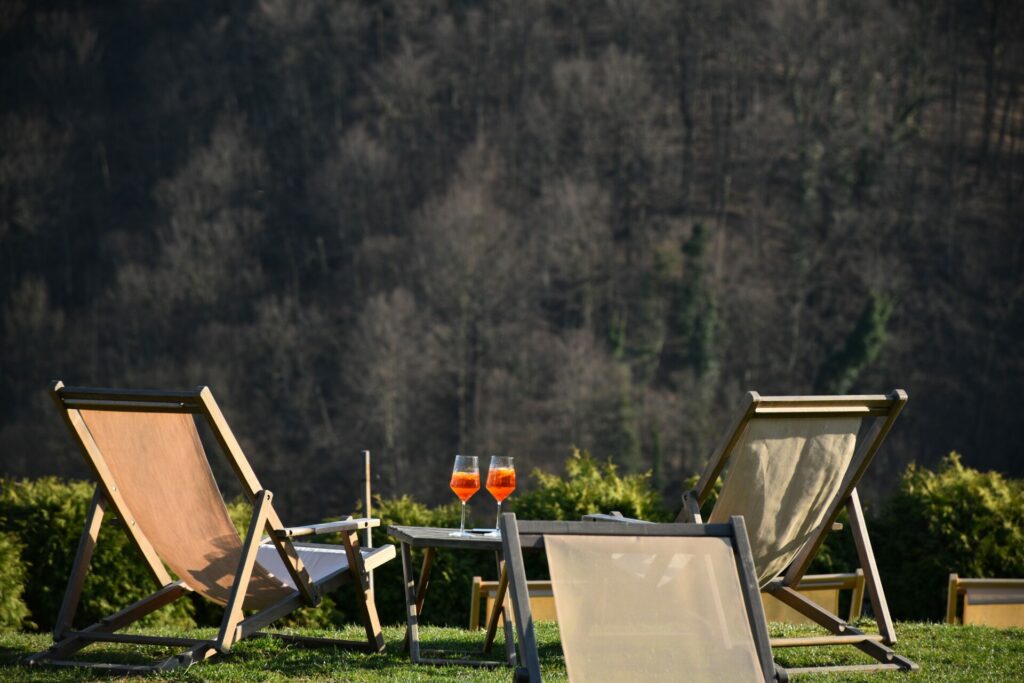 Auch einen Campingurlaub kann man mit einigem Komfort gestalten und entsprechend genießen. Bildquelle: ©Tom Tvr / Unsplash.com