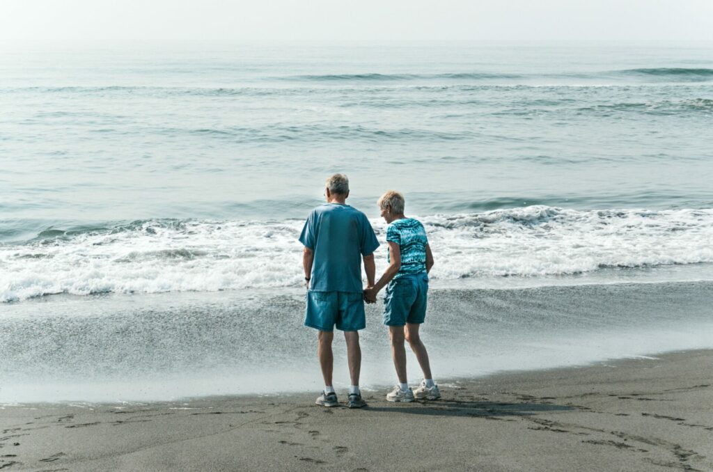 Die Partnersuche ist in jedem Alter eine große Herausforderung. Umso schöner ist es dann, wenn amn den oder die passende Person gefunden hat. Bildquelle: © Sandra Seitamaa / Unsplash.com