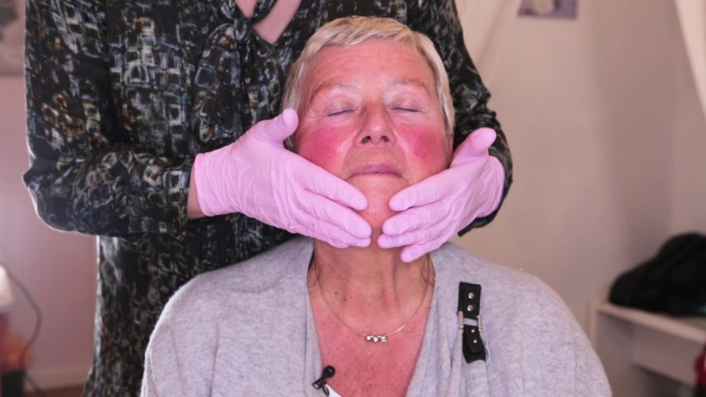 Jedes gute Make-up basiert auf einer reichhaltigen Hautpflege. Quelle: 59plus/Mattin Ott